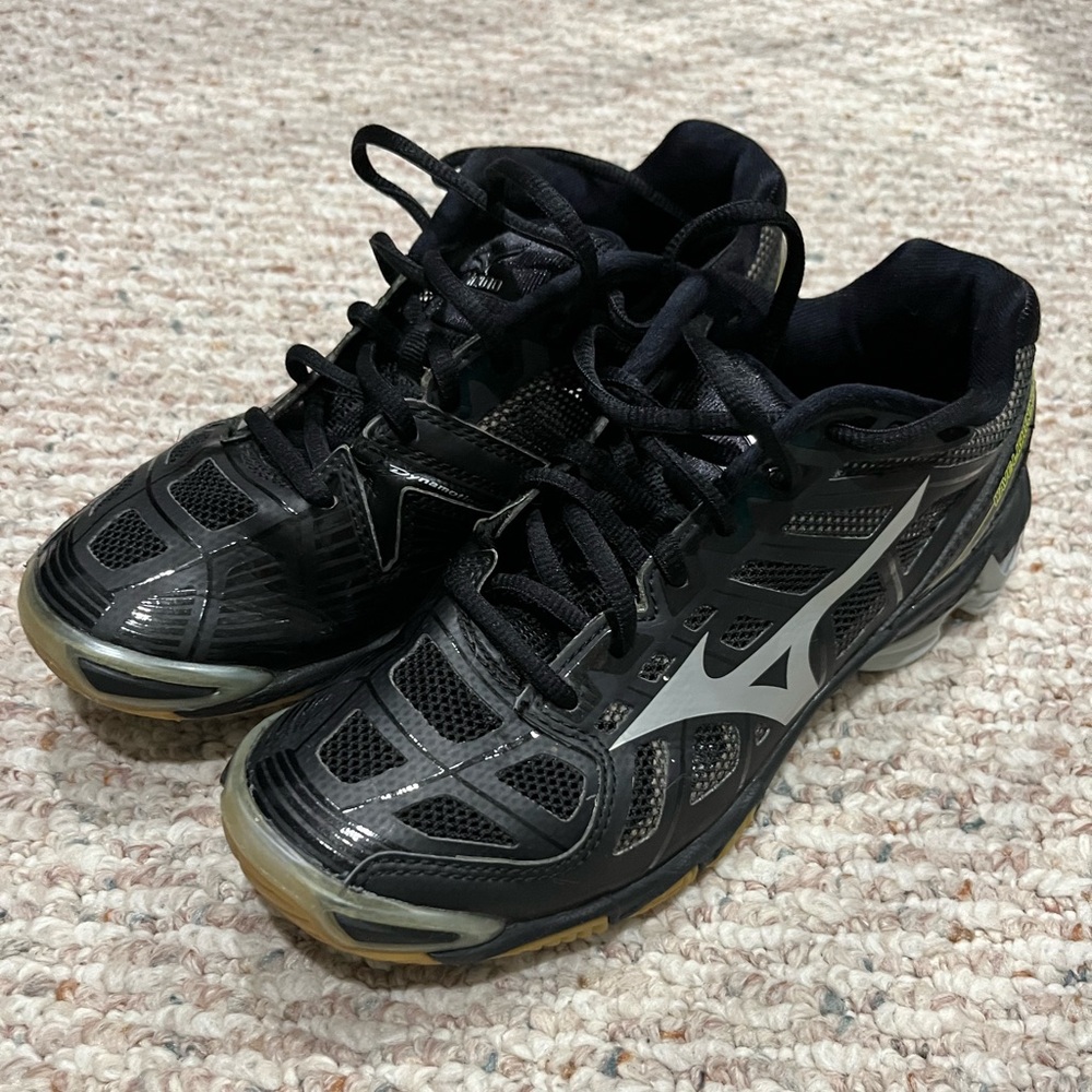 Mizuno Women's Black Athletic Shoes